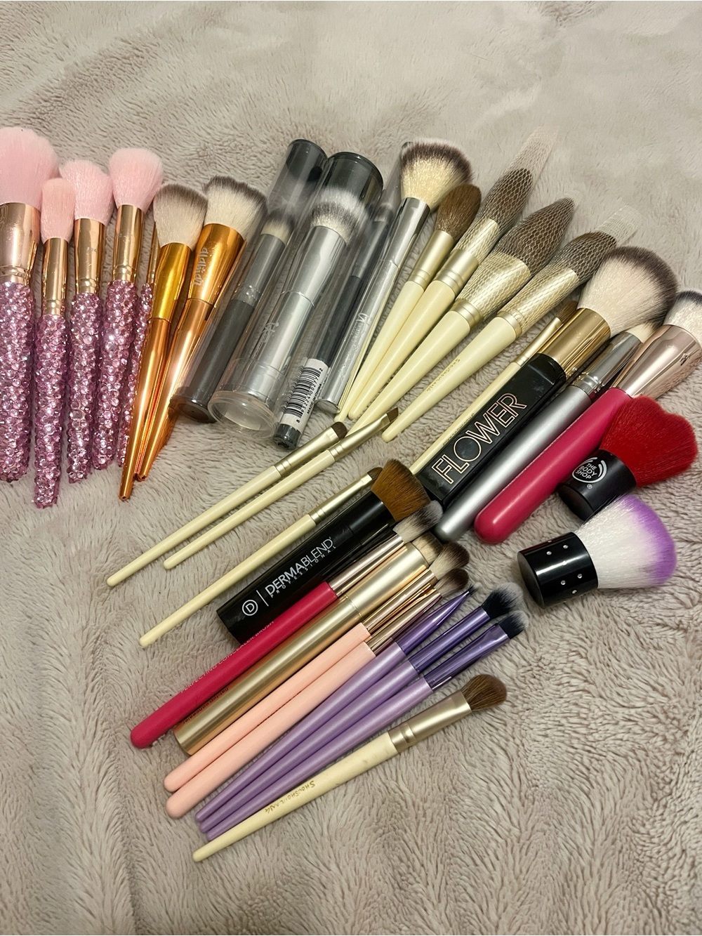 Bundle of makeup brushes 33 pieces